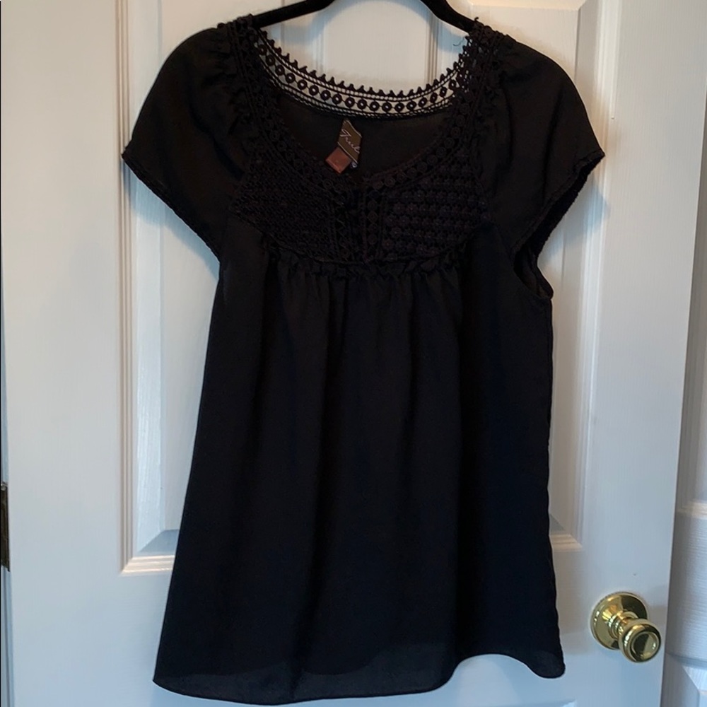 Trulli embroidered black top, sz S